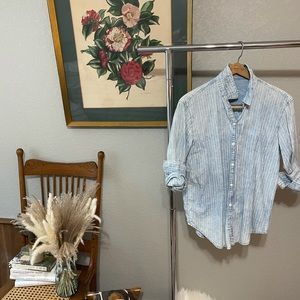 Gap Chambray stripe button down shirt